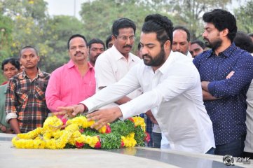 NTR Family Visit to NTR Ghat 2016